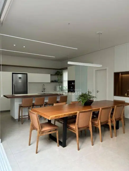Casa de Condomínio com 3 quartos à venda, 252m2 em Londrina - PR - imagem 8 Foto 8 de Casa de Condomínio com 3 quartos à venda, 252m2 em Londrina - PR