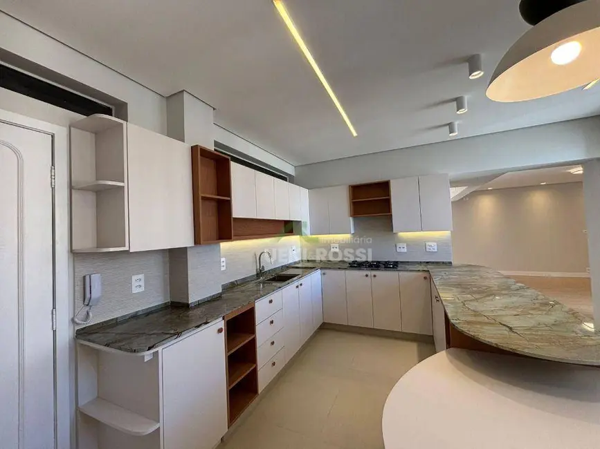 Apartamento com 3 quartos à venda, 212m2 em Centro, Londrina - PR - imagem 5 Foto 5 de Apartamento com 3 quartos à venda, 212m2 em Centro, Londrina - PR
