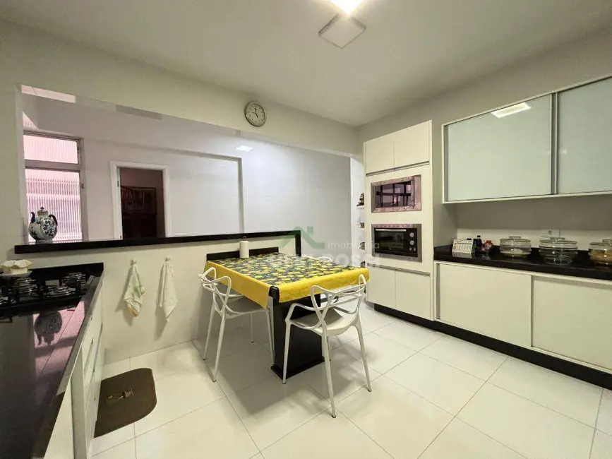 Apartamento com 3 quartos à venda, 185m2 em Centro, Londrina - PR - imagem 6 Foto 6 de Apartamento com 3 quartos à venda, 185m2 em Centro, Londrina - PR