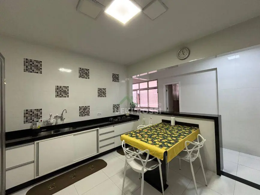 Apartamento com 3 quartos à venda, 185m2 em Centro, Londrina - PR - imagem 8 Foto 8 de Apartamento com 3 quartos à venda, 185m2 em Centro, Londrina - PR