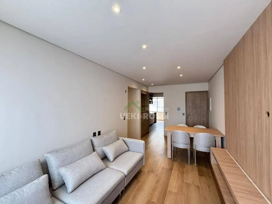 Apartamento com 3 quartos à venda, 112m2 em Centro, Londrina - PR - imagem 4 Foto 4 de Apartamento com 3 quartos à venda, 112m2 em Centro, Londrina - PR