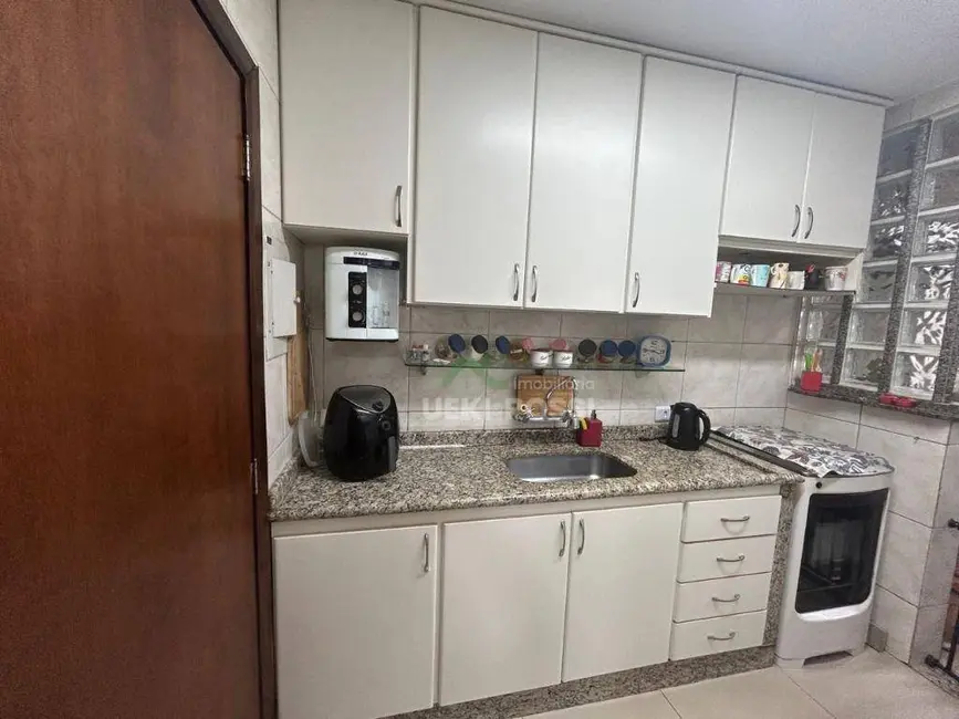Apartamento com 2 quartos à venda, 98m2 em Vila Larsen 1, Londrina - PR - imagem 2 Foto 2 de Apartamento com 2 quartos à venda, 98m2 em Vila Larsen 1, Londrina - PR