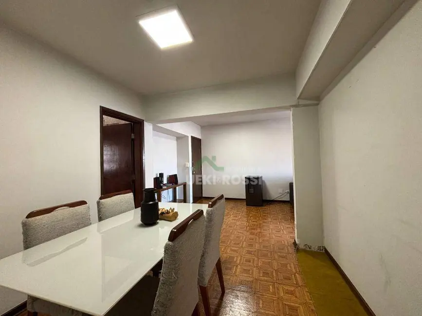 Apartamento com 3 quartos à venda, 132m2 em Centro, Londrina - PR - imagem 8 Foto 8 de Apartamento com 3 quartos à venda, 132m2 em Centro, Londrina - PR