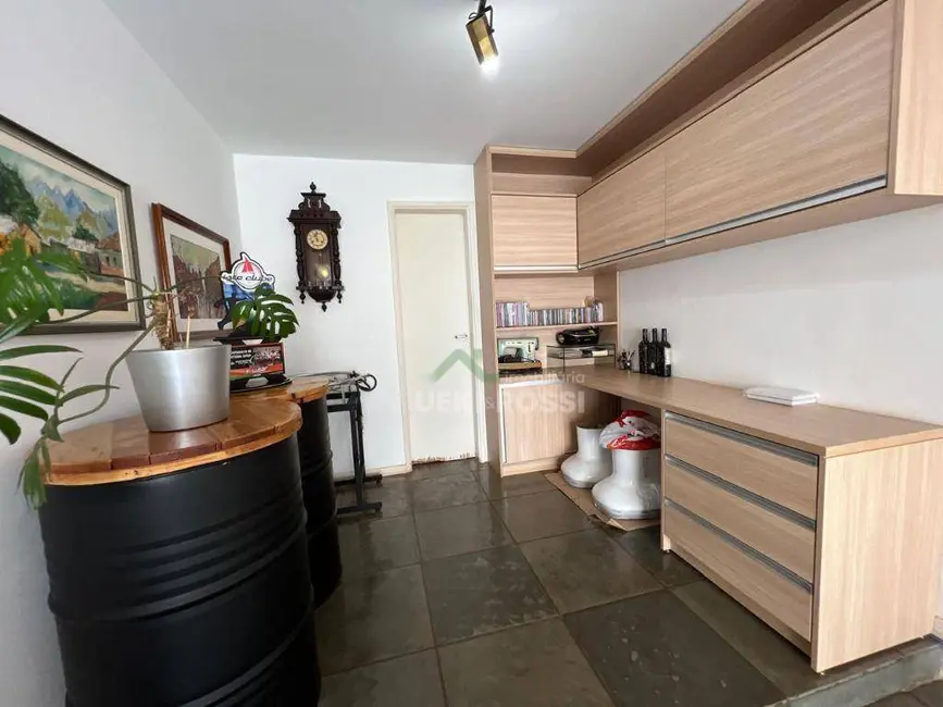Apartamento com 3 quartos à venda, 199m2 em Centro, Londrina - PR - imagem 8 Foto 8 de Apartamento com 3 quartos à venda, 199m2 em Centro, Londrina - PR