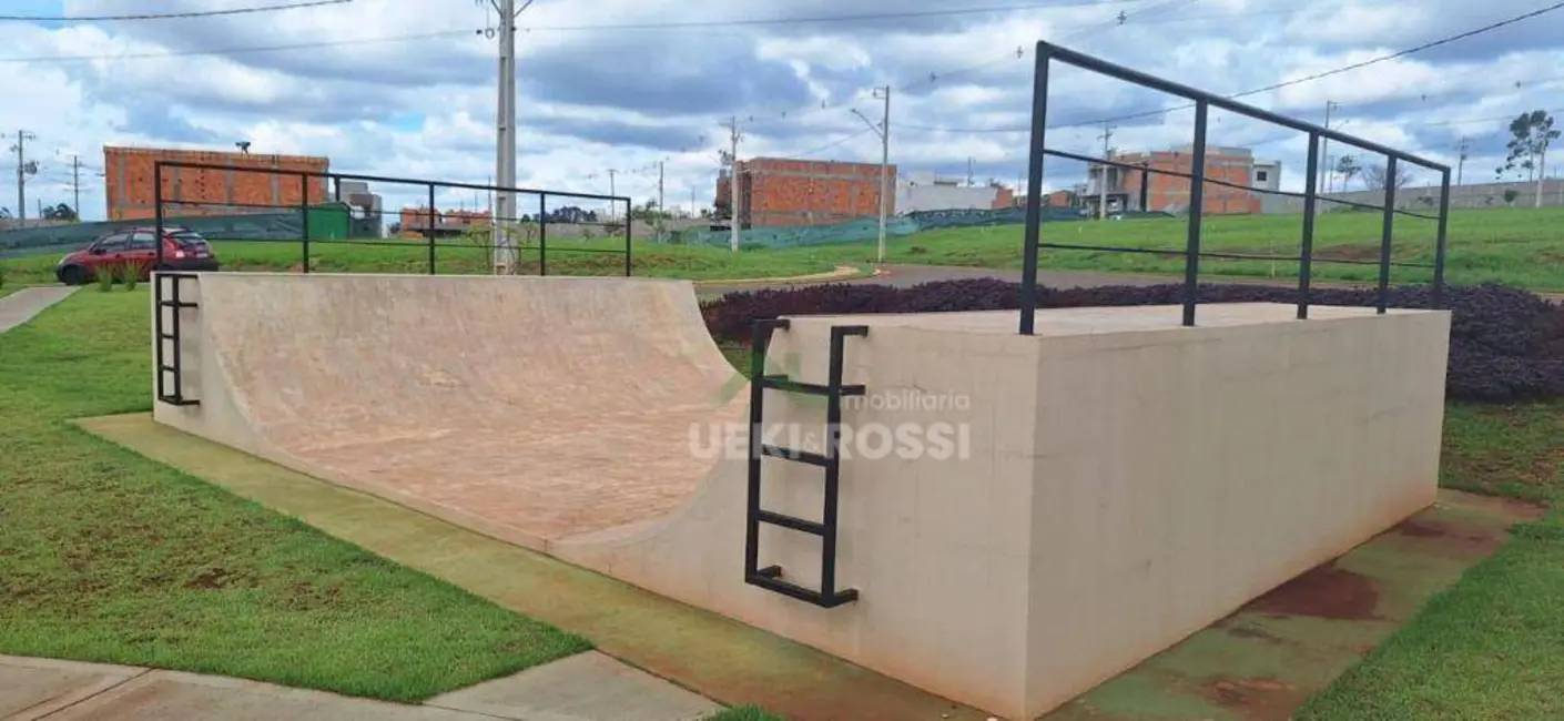 Foto 2 de Terreno / Lote à venda, 250m2 em Marumbi, Londrina - PR