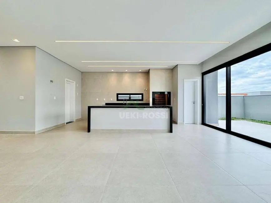 Casa com 3 quartos à venda, 263m2 em Londrina - PR - imagem 7 Foto 7 de Casa com 3 quartos à venda, 263m2 em Londrina - PR