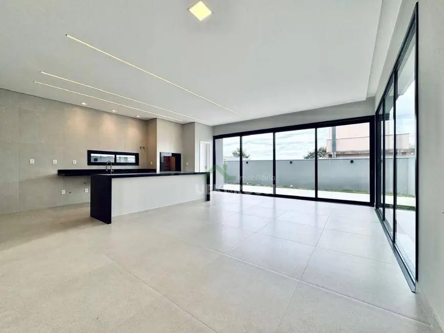 Casa com 3 quartos à venda, 263m2 em Londrina - PR - imagem 9 Foto 9 de Casa com 3 quartos à venda, 263m2 em Londrina - PR