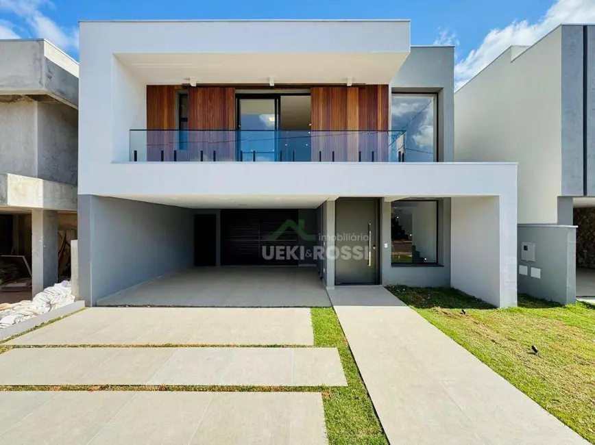 Casa com 3 quartos à venda, 263m2 em Londrina - PR - imagem 3 Foto 3 de Casa com 3 quartos à venda, 263m2 em Londrina - PR