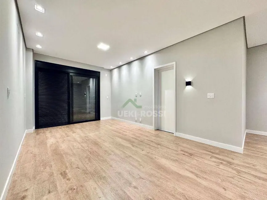 Foto 8 de Casa de Condomínio com 3 quartos à venda, 263m2 em Conjunto Habitacional Alexandre Urbanas, Londrina - PR