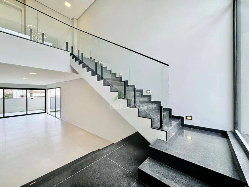 Foto 5 de Casa de Condomínio com 3 quartos à venda, 263m2 em Conjunto Habitacional Alexandre Urbanas, Londrina - PR