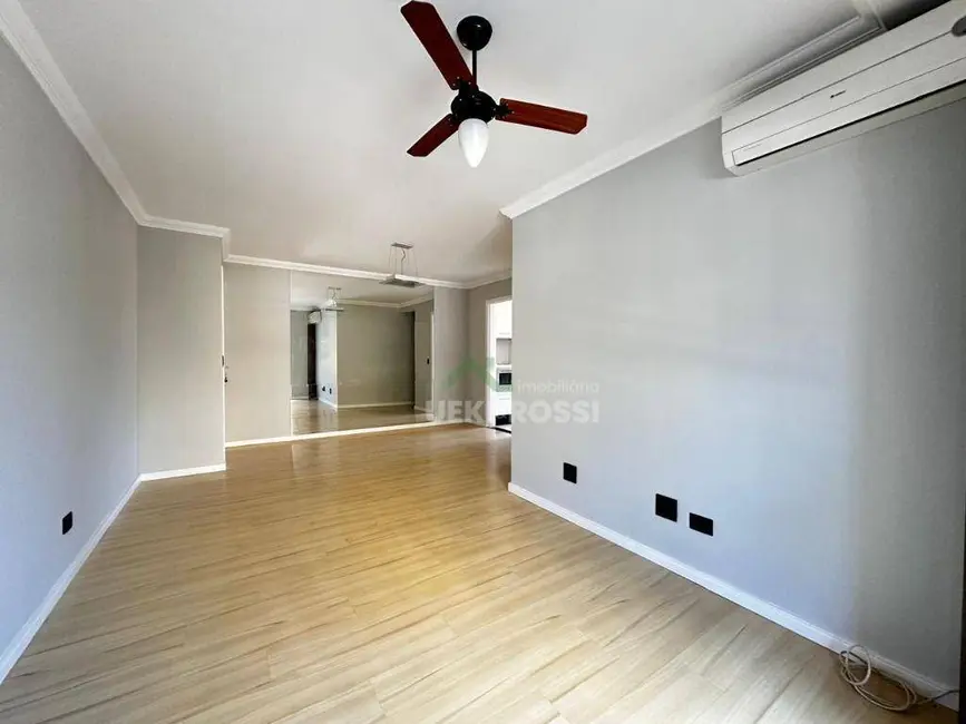 Apartamento com 3 quartos à venda, 128m2 em Centro, Londrina - PR - imagem 6 Foto 6 de Apartamento com 3 quartos à venda, 128m2 em Centro, Londrina - PR