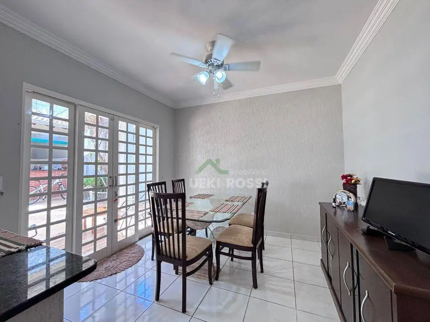 Foto 9 de Casa com 4 quartos à venda, 335m2 em Aeroporto, Londrina - PR