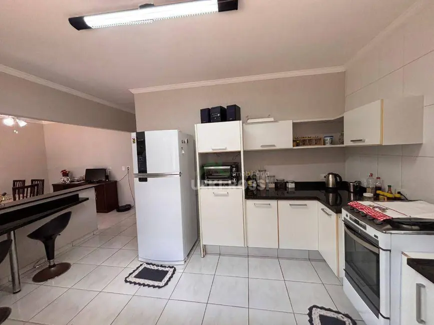 Foto 8 de Casa com 4 quartos à venda, 335m2 em Aeroporto, Londrina - PR