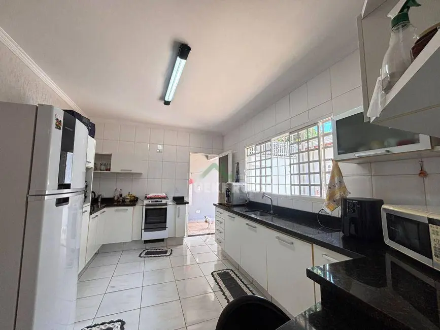 Foto 5 de Casa com 4 quartos à venda, 335m2 em Aeroporto, Londrina - PR