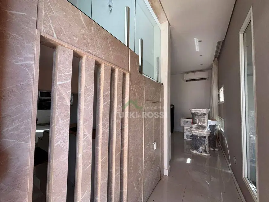 Foto 2 de Casa de Condomínio com 3 quartos à venda e para alugar, 250m2 em Esperança, Londrina - PR