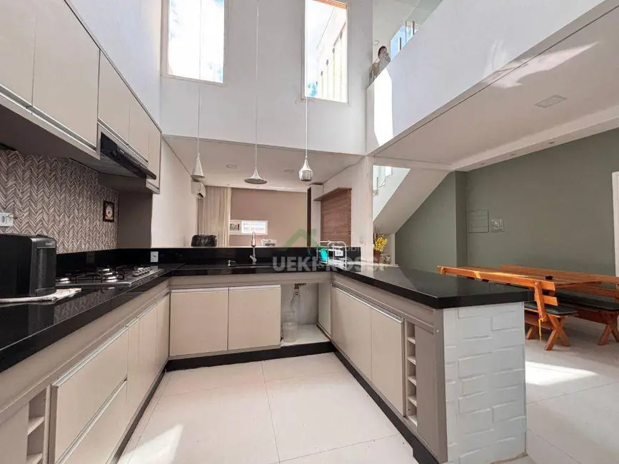 Foto 1 de Casa de Condomínio com 3 quartos à venda e para alugar, 250m2 em Esperança, Londrina - PR