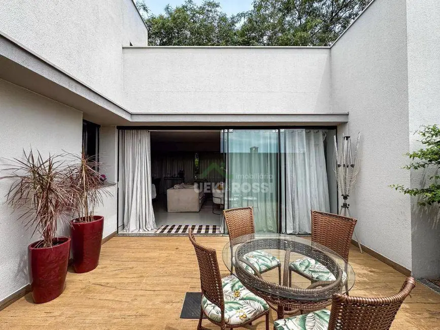 Casa de Condomínio com 3 quartos à venda e para alugar, 300m2 em Esperança, Londrina - PR - imagem 8 Foto 8 de Casa de Condomínio com 3 quartos à venda e para alugar, 300m2 em Esperança, Londrina - PR