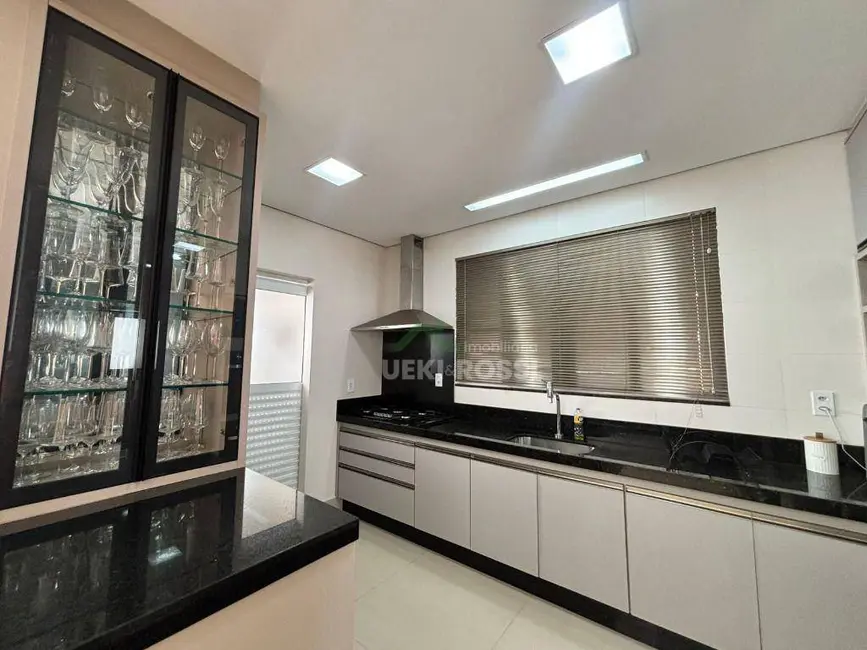 Casa de Condomínio com 3 quartos à venda, 360m2 em Esperança, Londrina - PR - imagem 5 Foto 5 de Casa de Condomínio com 3 quartos à venda, 360m2 em Esperança, Londrina - PR