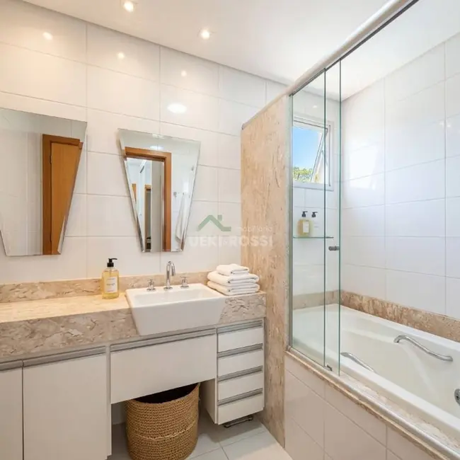 Foto 9 de Apartamento com 3 quartos à venda, 182m2 em Londrina - PR