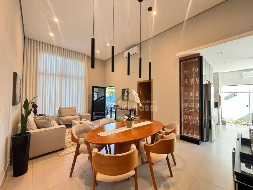 Foto 1 de Casa de Condomínio com 3 quartos à venda, 250m2 em Londrina - PR