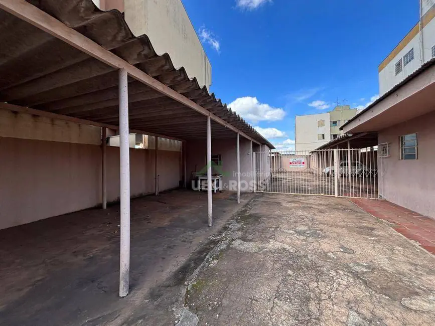 Foto 2 de Terreno / Lote à venda, 429m2 em Igapó, Londrina - PR