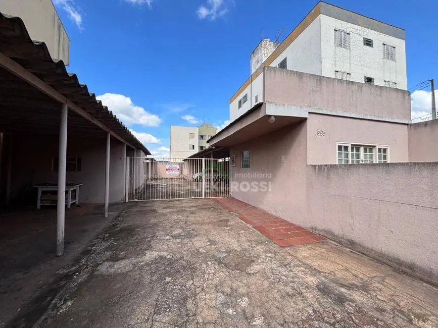 Foto 3 de Terreno / Lote à venda, 429m2 em Igapó, Londrina - PR