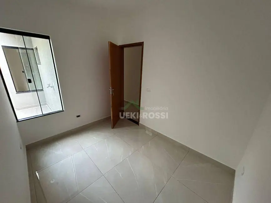 Casa com 3 quartos à venda, 134m2 em Coliseu, Londrina - PR - imagem 6 Foto 6 de Casa com 3 quartos à venda, 134m2 em Coliseu, Londrina - PR
