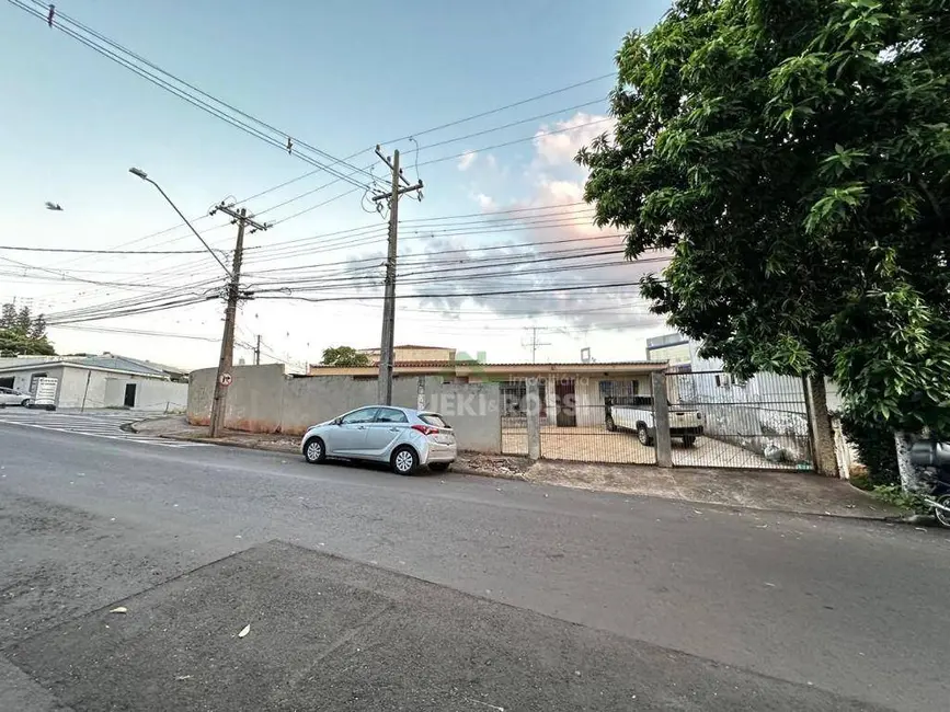 Foto 2 de Casa à venda, 360m2 em Vila Ipiranga, Londrina - PR