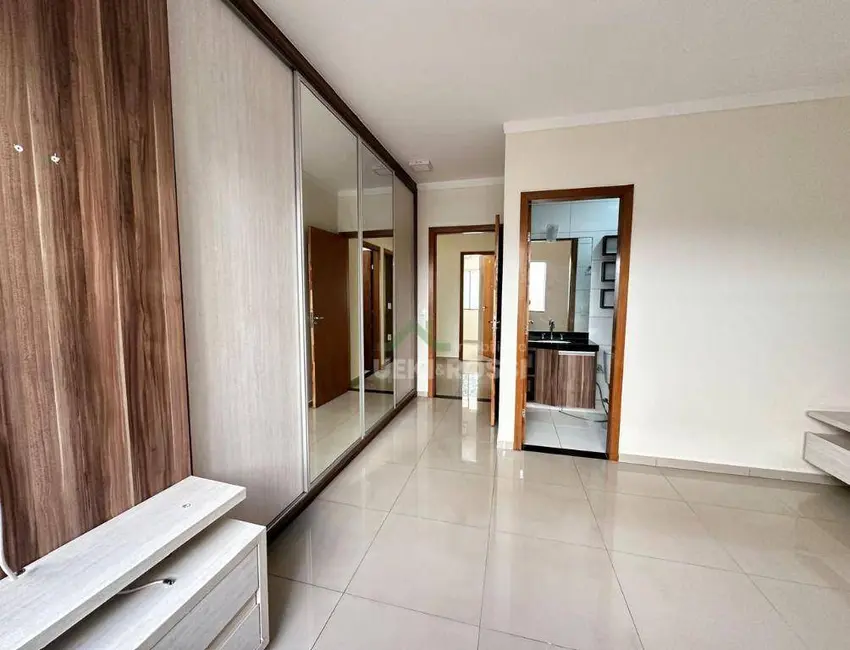 Foto 3 de Casa de Condomínio com 3 quartos à venda, 264m2 em Tucano, Londrina - PR