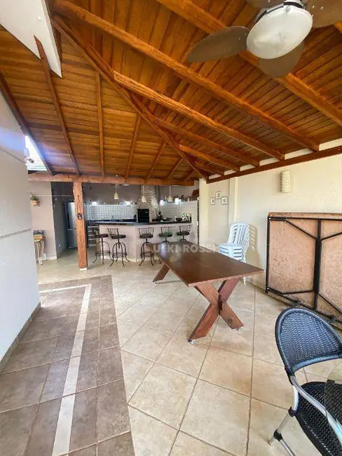 Casa com 3 quartos à venda, 320m2 em São Pedro, Londrina - PR - imagem 8 Foto 8 de Casa com 3 quartos à venda, 320m2 em São Pedro, Londrina - PR