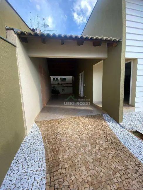 Casa com 3 quartos à venda, 320m2 em São Pedro, Londrina - PR - imagem 2 Foto 2 de Casa com 3 quartos à venda, 320m2 em São Pedro, Londrina - PR