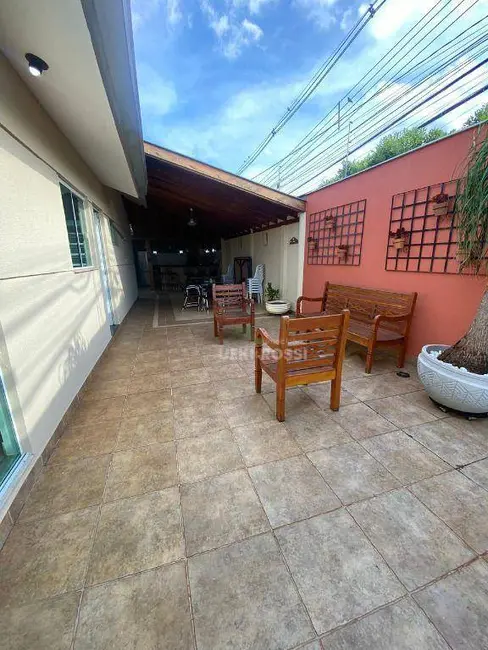 Casa com 3 quartos à venda, 320m2 em São Pedro, Londrina - PR - imagem 5 Foto 5 de Casa com 3 quartos à venda, 320m2 em São Pedro, Londrina - PR