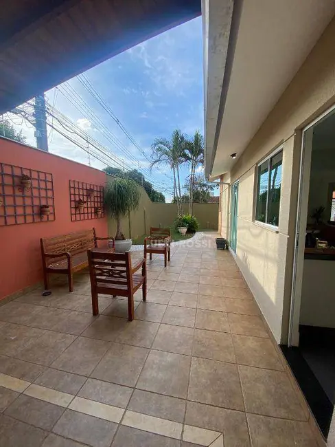 Casa com 3 quartos à venda, 320m2 em São Pedro, Londrina - PR - imagem 4 Foto 4 de Casa com 3 quartos à venda, 320m2 em São Pedro, Londrina - PR