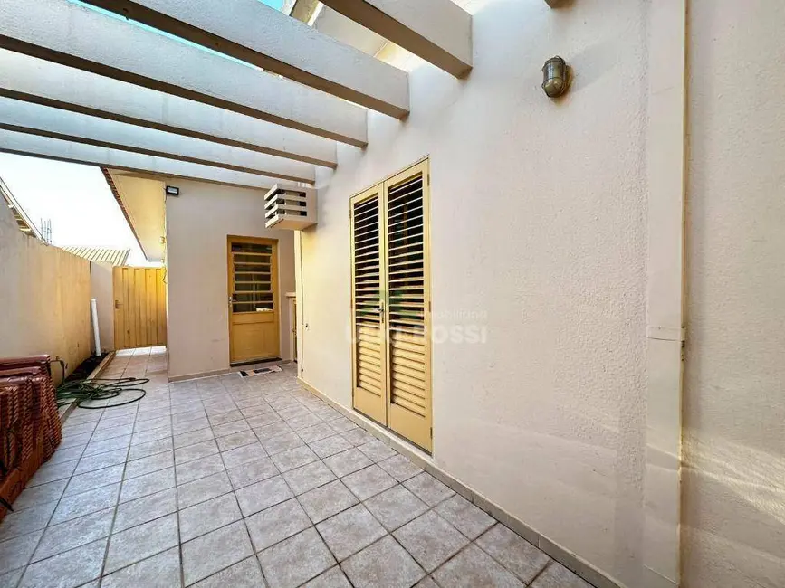 Casa com 3 quartos à venda, 360m2 em Brasília, Londrina - PR - imagem 6 Foto 6 de Casa com 3 quartos à venda, 360m2 em Brasília, Londrina - PR