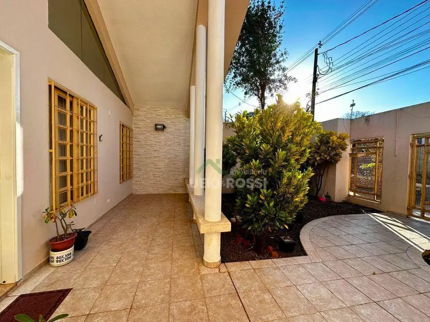 Casa com 3 quartos à venda, 360m2 em Brasília, Londrina - PR - imagem 4 Foto 4 de Casa com 3 quartos à venda, 360m2 em Brasília, Londrina - PR