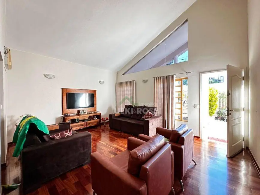 Casa com 3 quartos à venda, 360m2 em Brasília, Londrina - PR - imagem 8 Foto 8 de Casa com 3 quartos à venda, 360m2 em Brasília, Londrina - PR