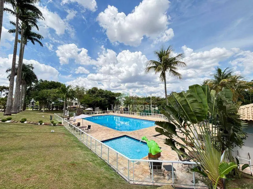 Foto 1 de Terreno / Lote à venda, 250m2 em Londrina - PR