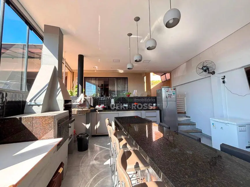 Foto 3 de Casa com 3 quartos à venda, 284m2 em Residencial José B Almeida, Londrina - PR