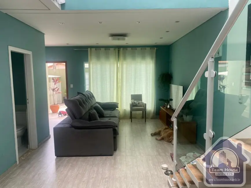 Sobrado com 3 quartos à venda, 236m2 em Parque do Colégio, Suzano - SP - imagem 2 Foto 2 de Sobrado com 3 quartos à venda, 236m2 em Parque do Colégio, Suzano - SP