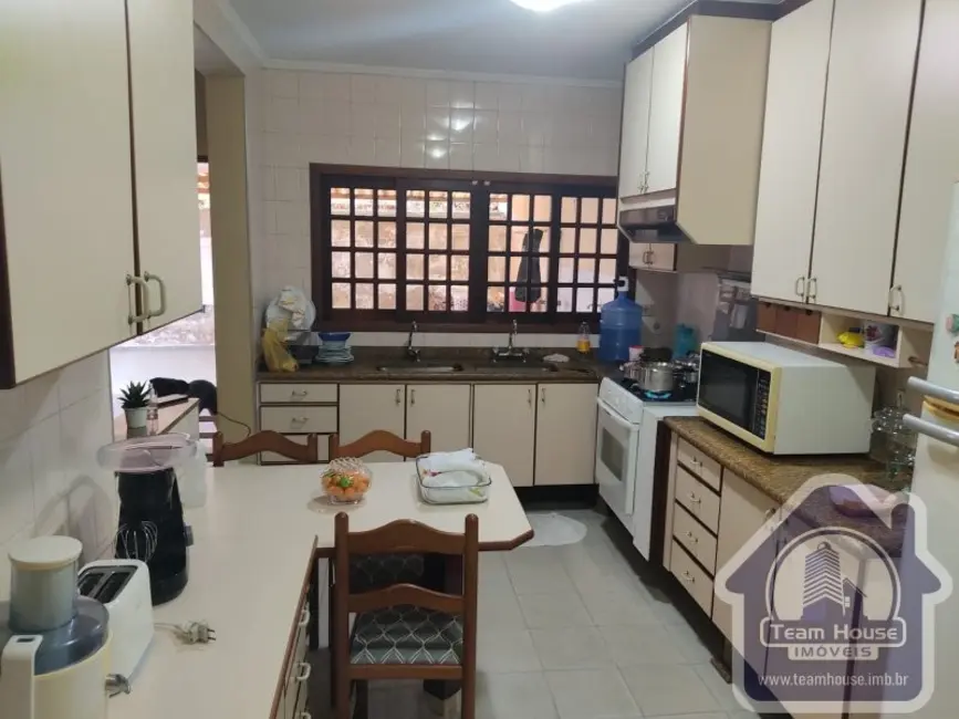Foto 8 de Sobrado com 3 quartos à venda, 244m2 em Vila Lavínia, Mogi Das Cruzes - SP