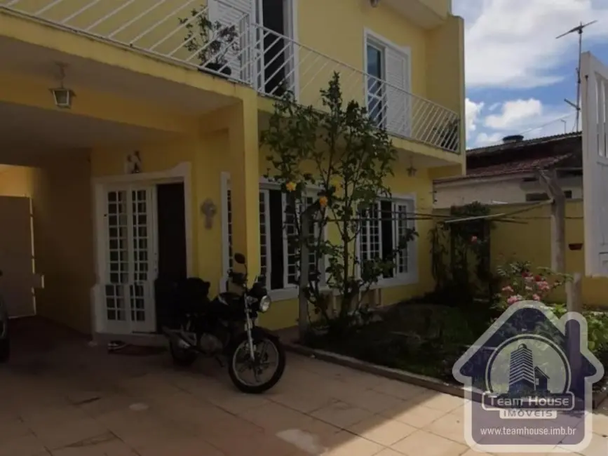 Sobrado com 3 quartos à venda, 271m2 em Vila Amorim, Suzano - SP - imagem 5 Foto 5 de Sobrado com 3 quartos à venda, 271m2 em Vila Amorim, Suzano - SP