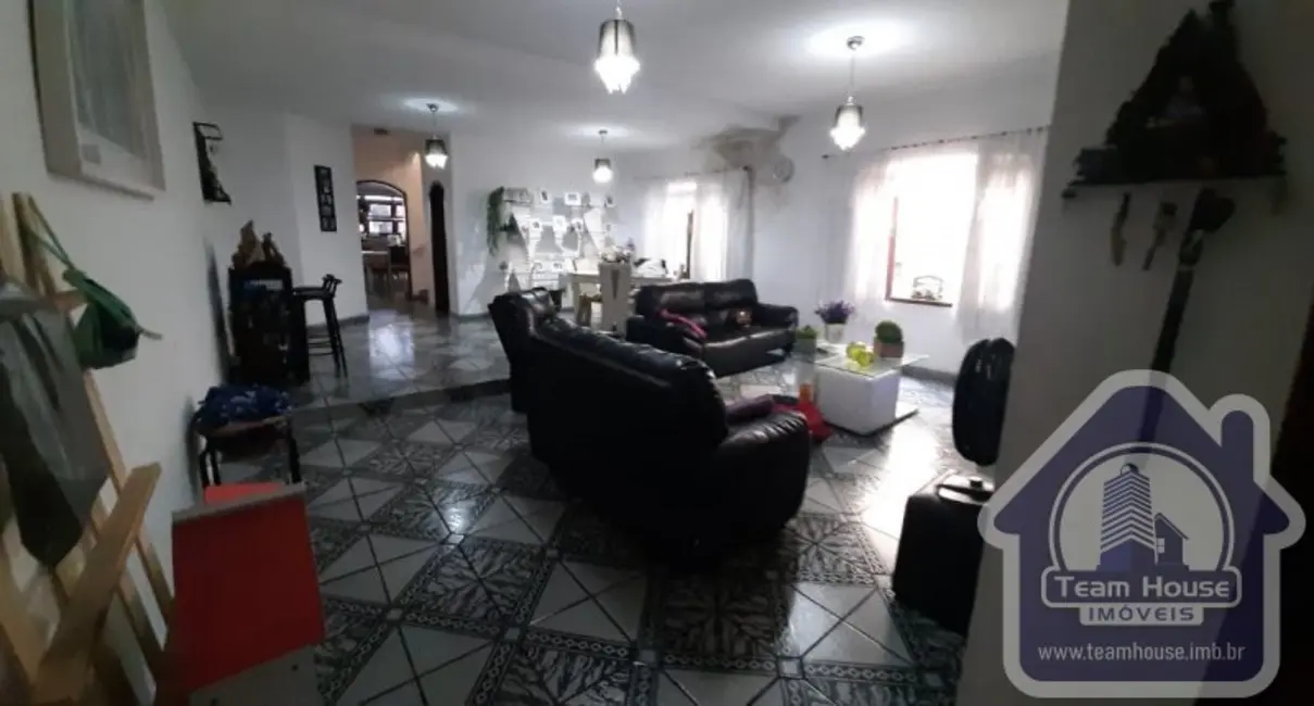 Sobrado com 3 quartos à venda, 173m2 em Vila Adelina, Suzano - SP - imagem 8 Foto 8 de Sobrado com 3 quartos à venda, 173m2 em Vila Adelina, Suzano - SP