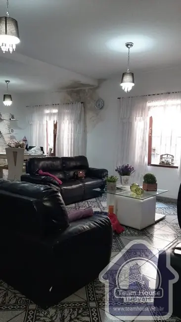 Sobrado com 3 quartos à venda, 173m2 em Vila Adelina, Suzano - SP - imagem 5 Foto 5 de Sobrado com 3 quartos à venda, 173m2 em Vila Adelina, Suzano - SP