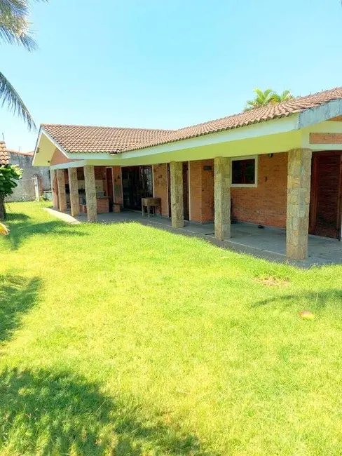 Foto 1 de Casa com 4 quartos à venda e para alugar, 750m2 em Peruibe - SP