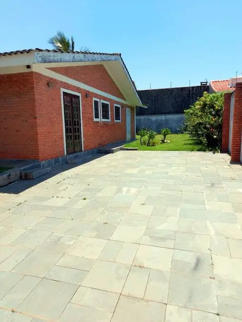 Foto 2 de Casa com 4 quartos à venda e para alugar, 750m2 em Peruibe - SP