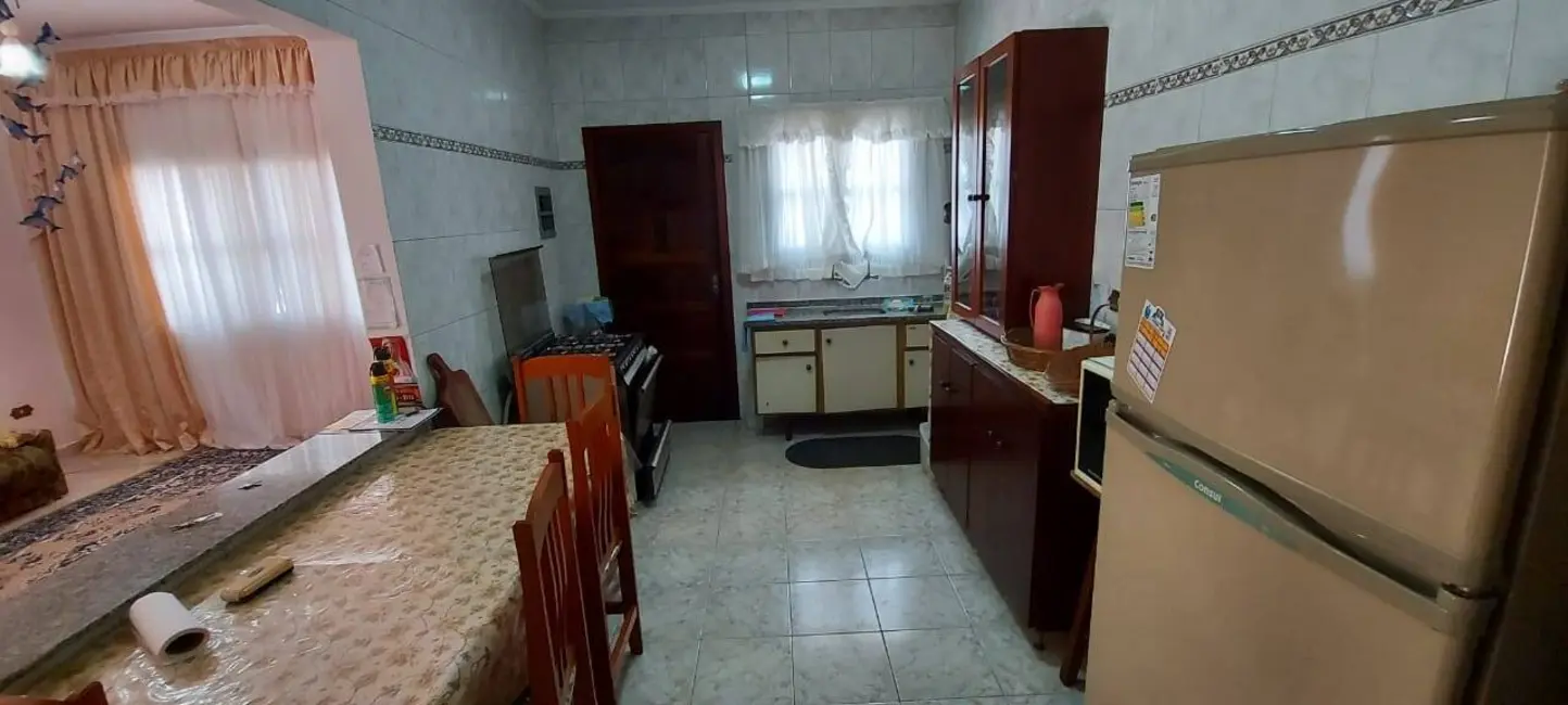 Casa com 3 quartos à venda, 250m2 em Peruibe - SP - imagem 8 Foto 8 de Casa com 3 quartos à venda, 250m2 em Peruibe - SP