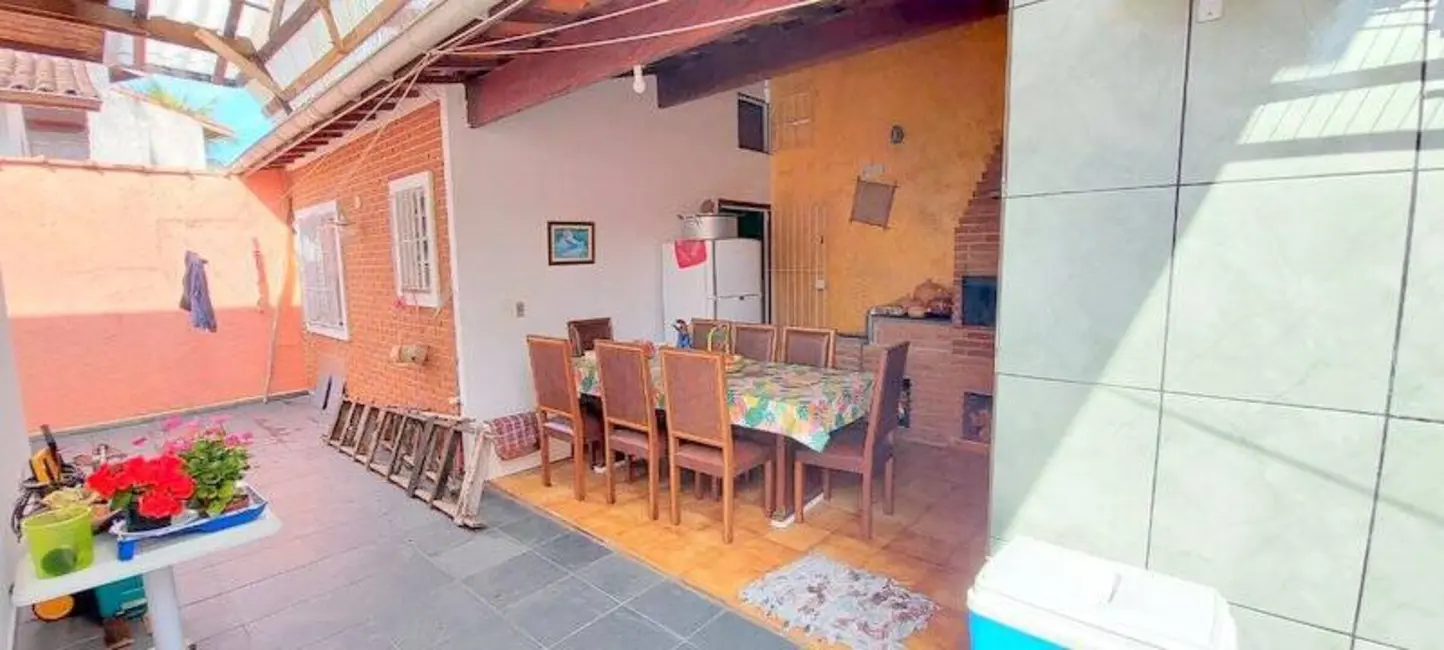 Casa com 4 quartos à venda, 250m2 em Peruibe - SP - imagem 5 Foto 5 de Casa com 4 quartos à venda, 250m2 em Peruibe - SP