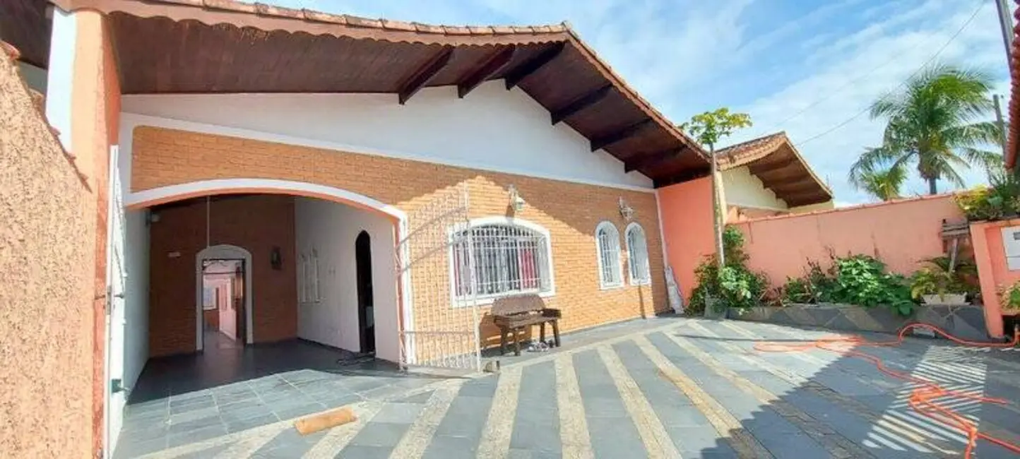 Casa com 4 quartos à venda, 250m2 em Peruibe - SP - imagem 2 Foto 2 de Casa com 4 quartos à venda, 250m2 em Peruibe - SP