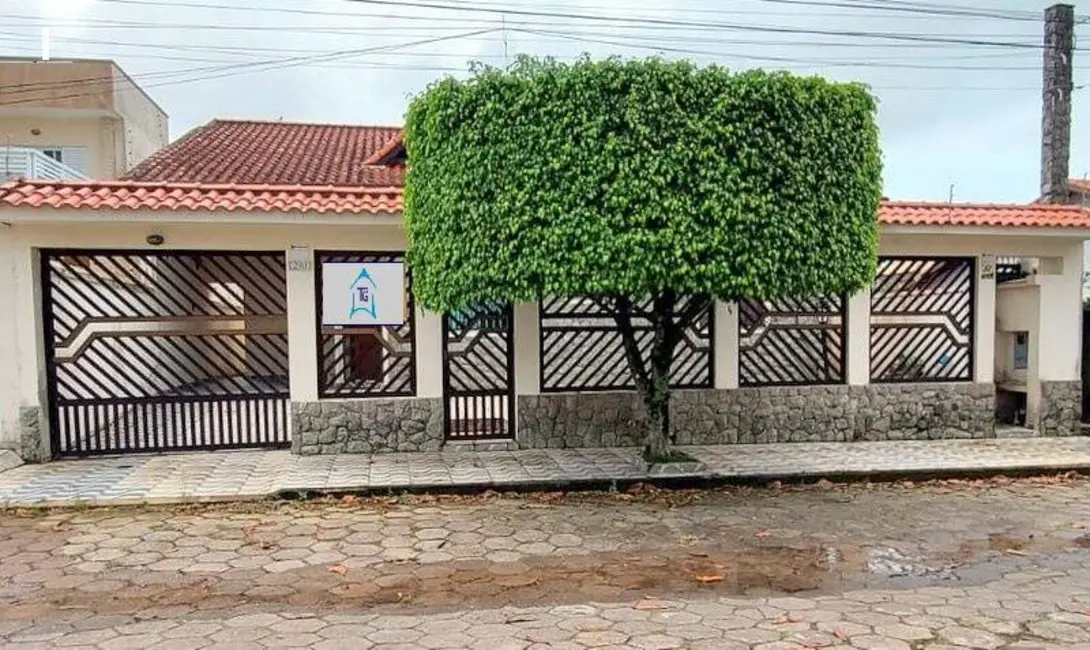 Foto 1 de Casa com 5 quartos à venda, 350m2 em Peruibe - SP