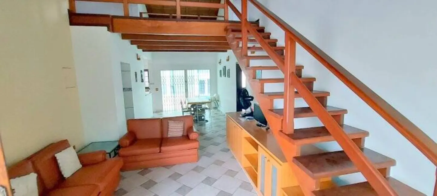 Casa com 5 quartos à venda, 350m2 em Peruibe - SP - imagem 8 Foto 8 de Casa com 5 quartos à venda, 350m2 em Peruibe - SP